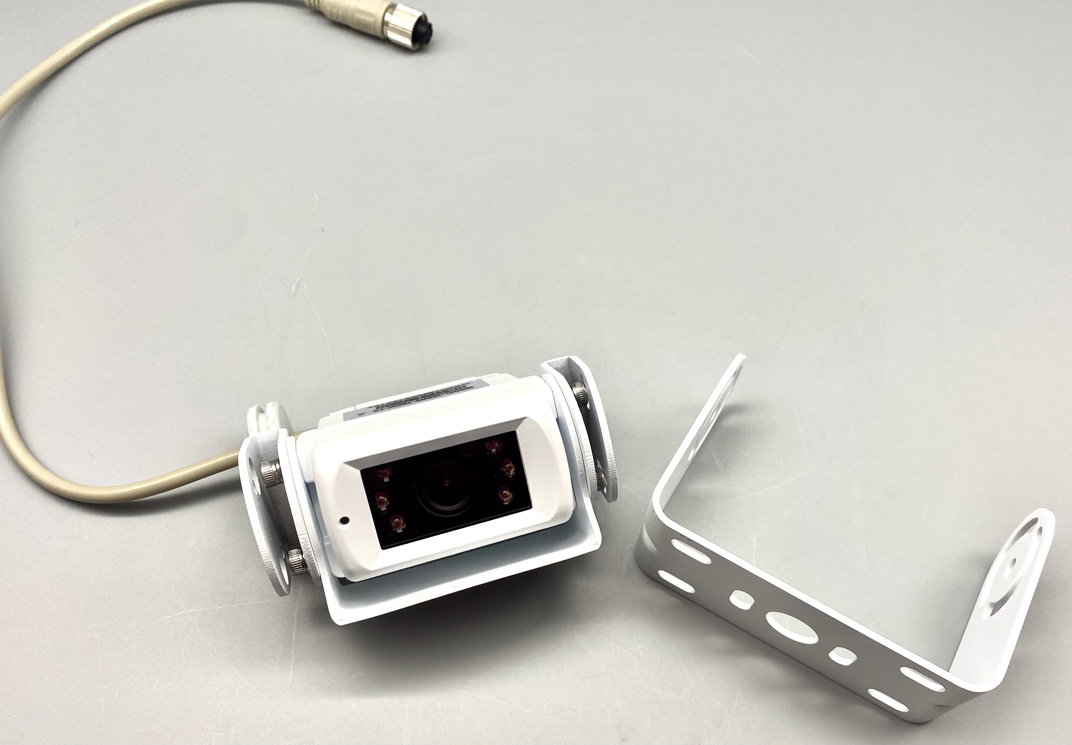 WDRV-7925C-FX Camera.... Has a 4 pin Weldex locking connector.